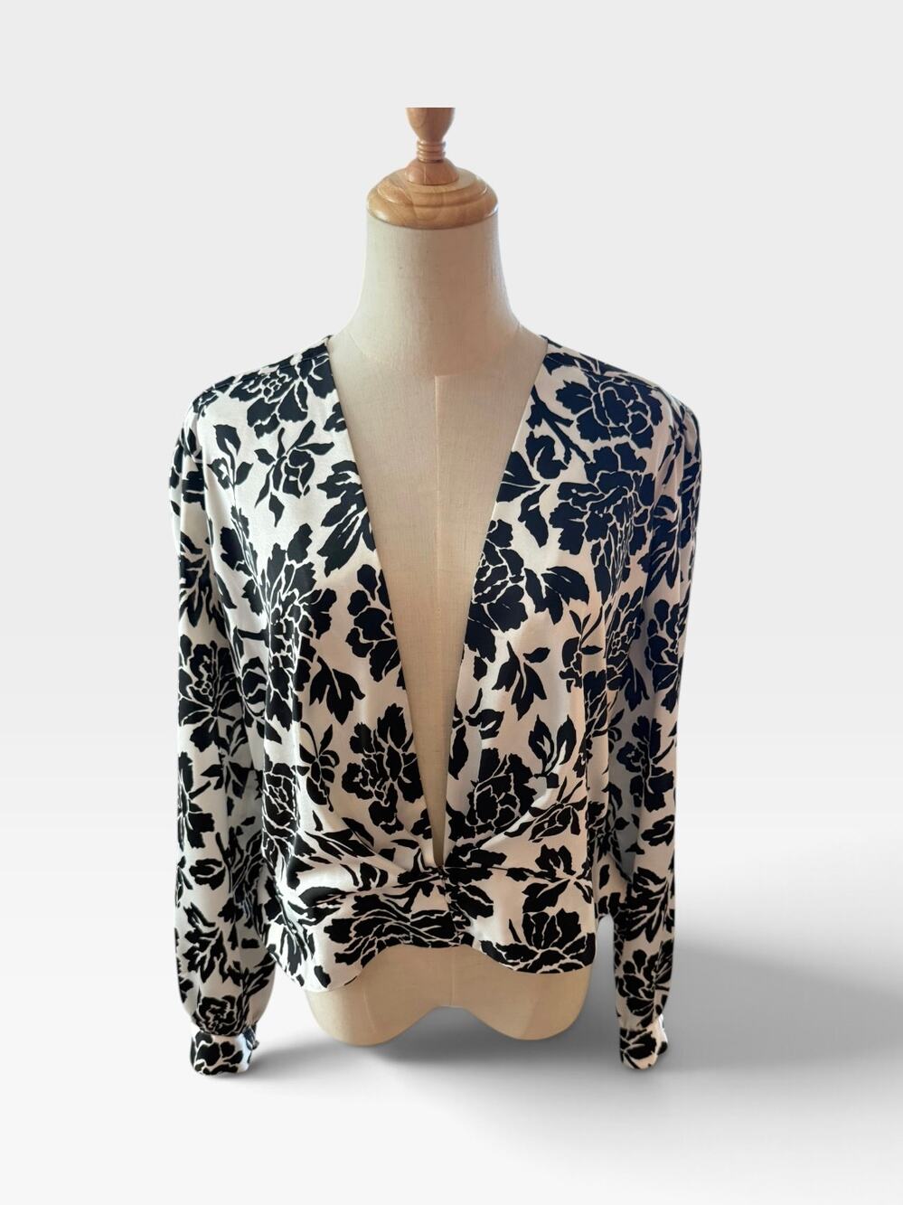 Lloyd Williams Vintage Black & White Floral Plunge Blouse